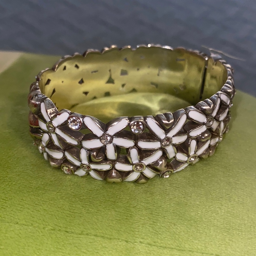 fashionista love bouquet hinged bangle